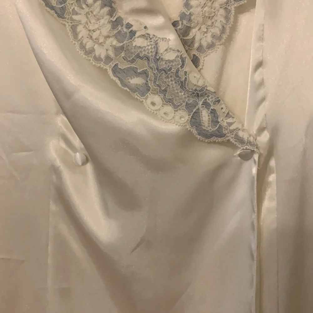 Victoria Secret White Robe w/ Lace - Picture 3 of 5